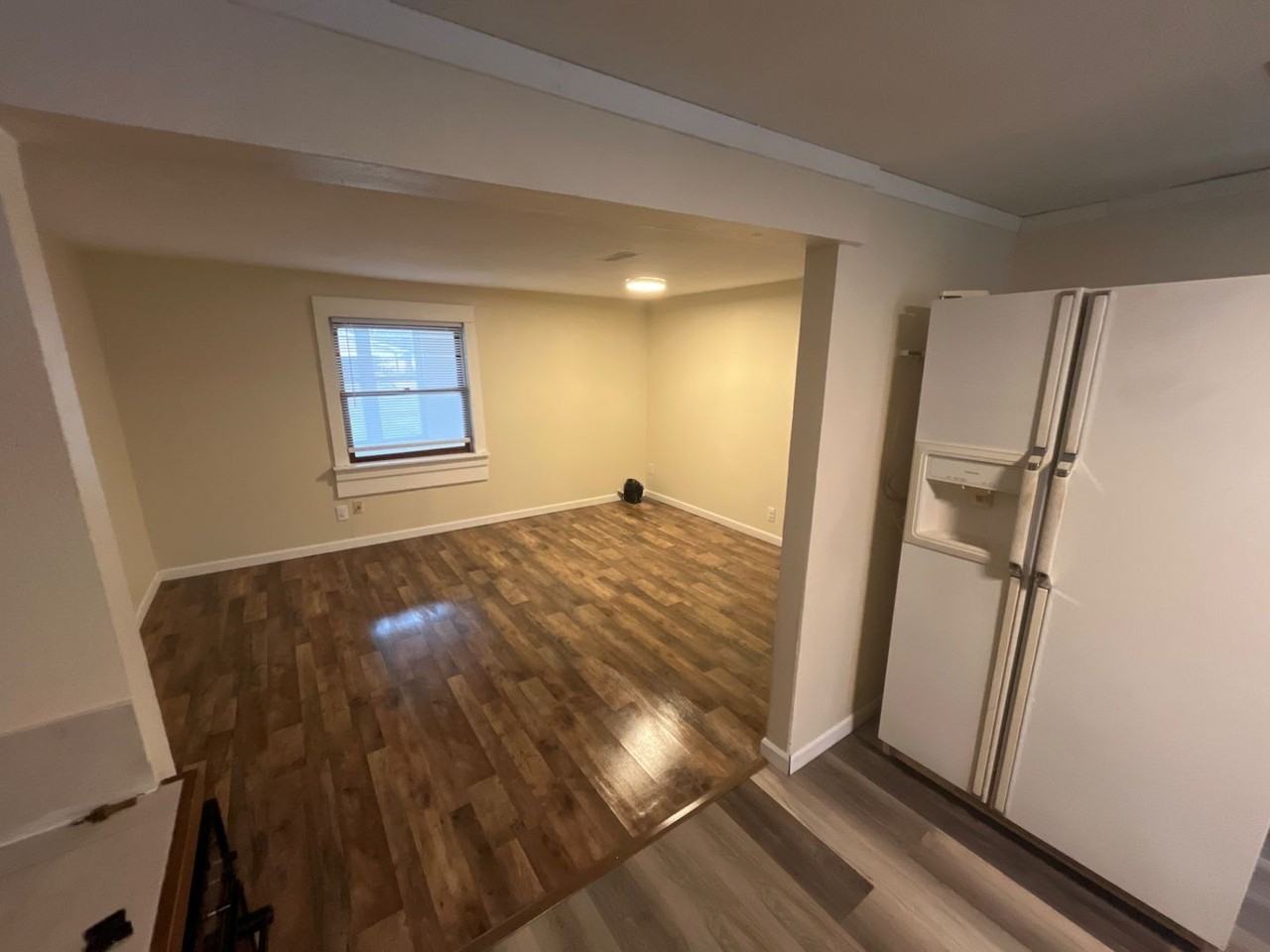 216 W 12th St - Photo 4 of 7