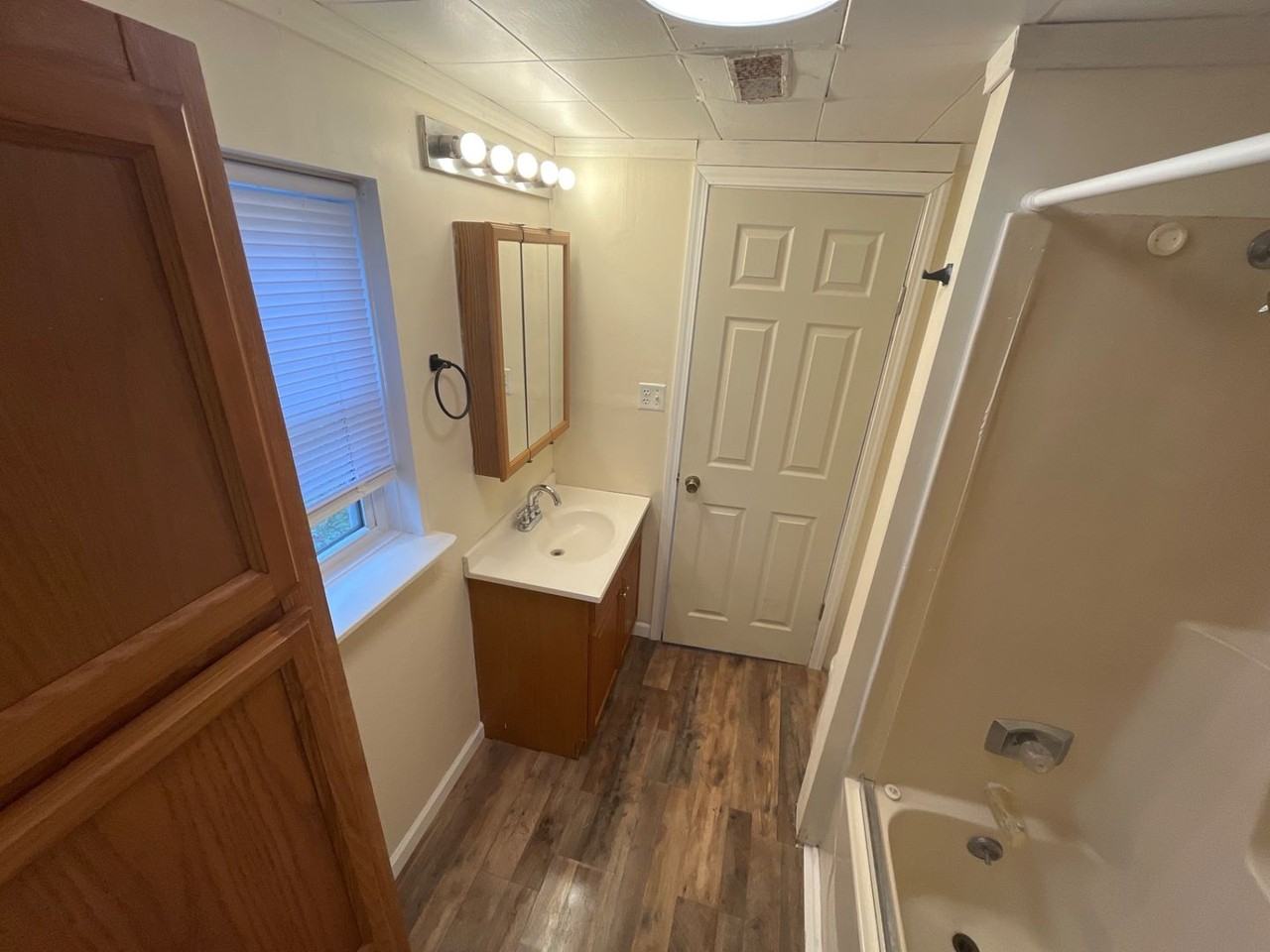 216 W 12th St - Photo 5 of 7