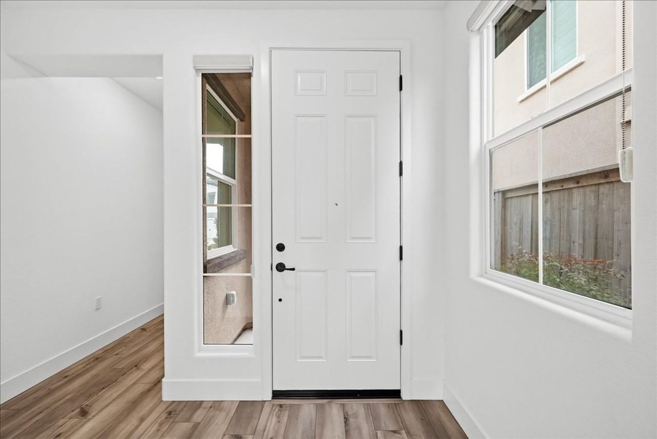 4328 Greenshank Cir - Photo 3 of 33