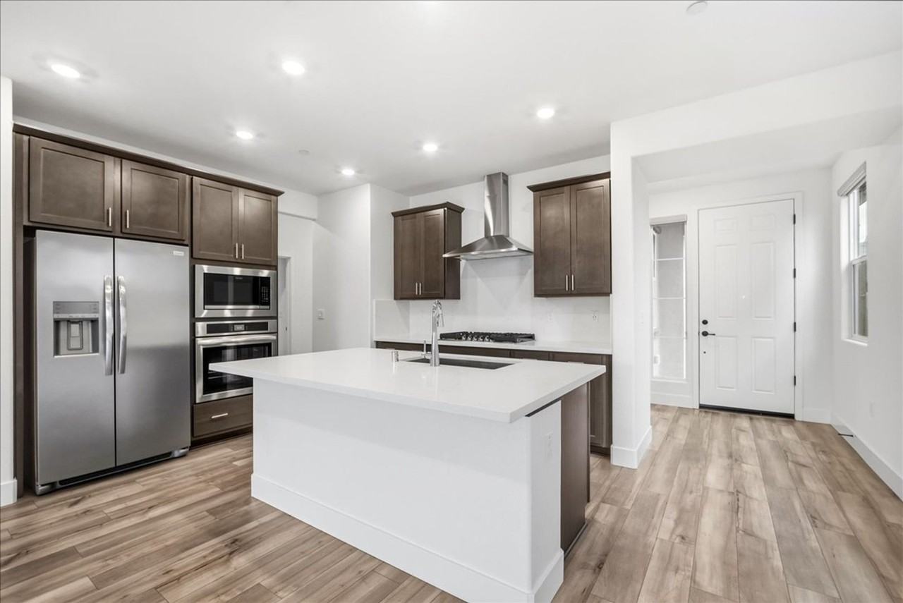 4328 Greenshank Cir - Photo 5 of 33