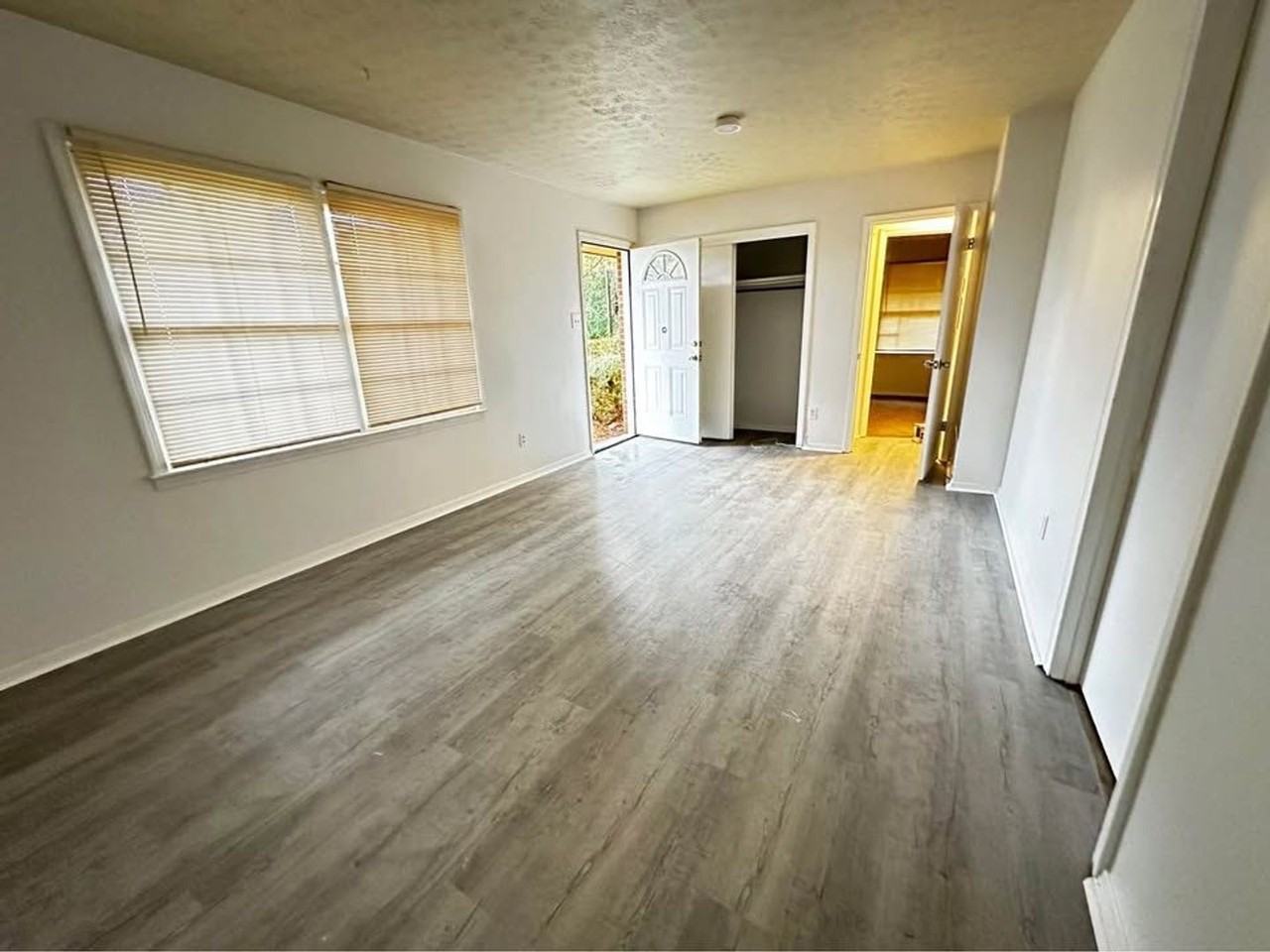 3032 Lyerly Ln - Photo 6 of 8