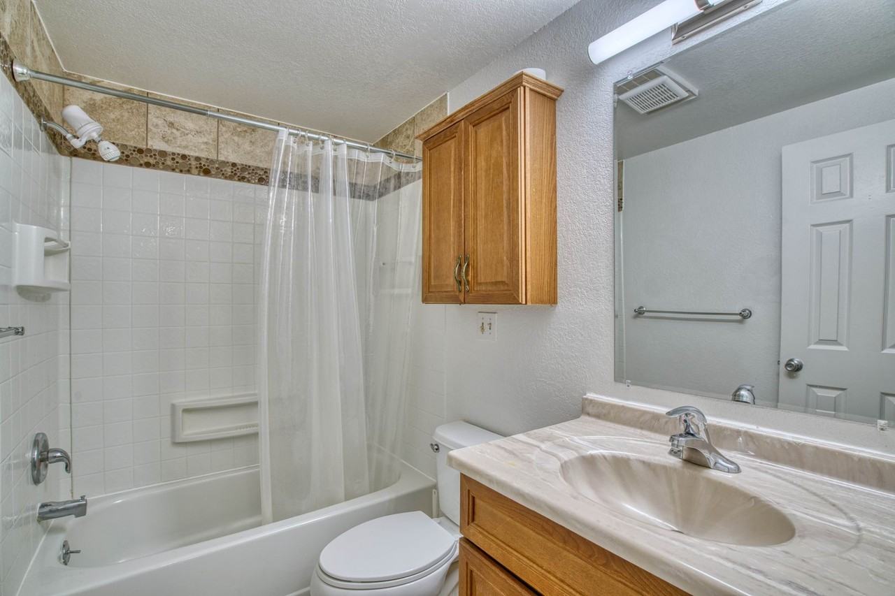 1725 7th St. - Photo 2 of 7