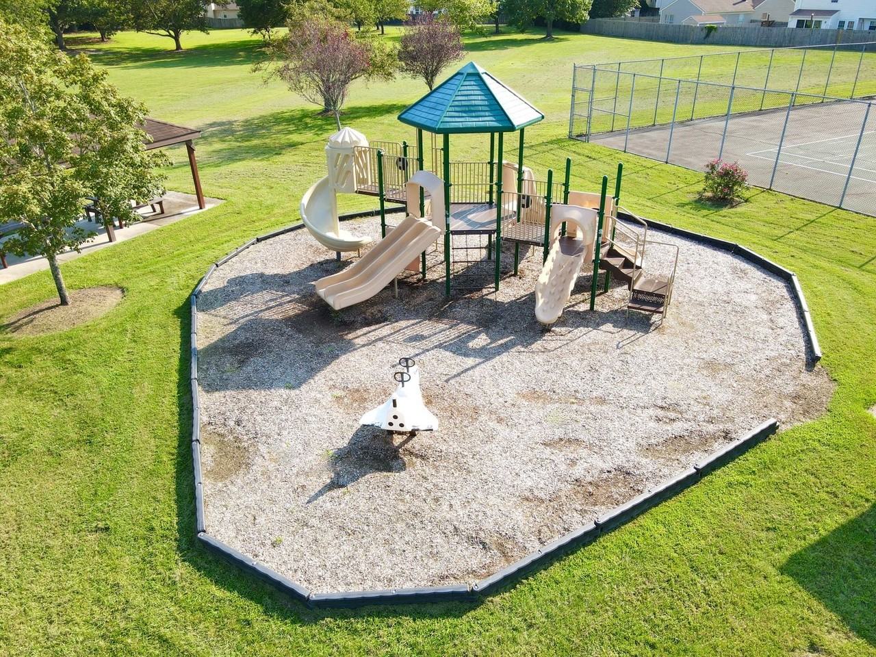 1017 Gauguin Dr - Photo 3 of 38