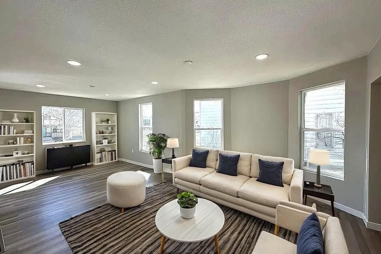 1123 E 9th St - Photo 4 of 22