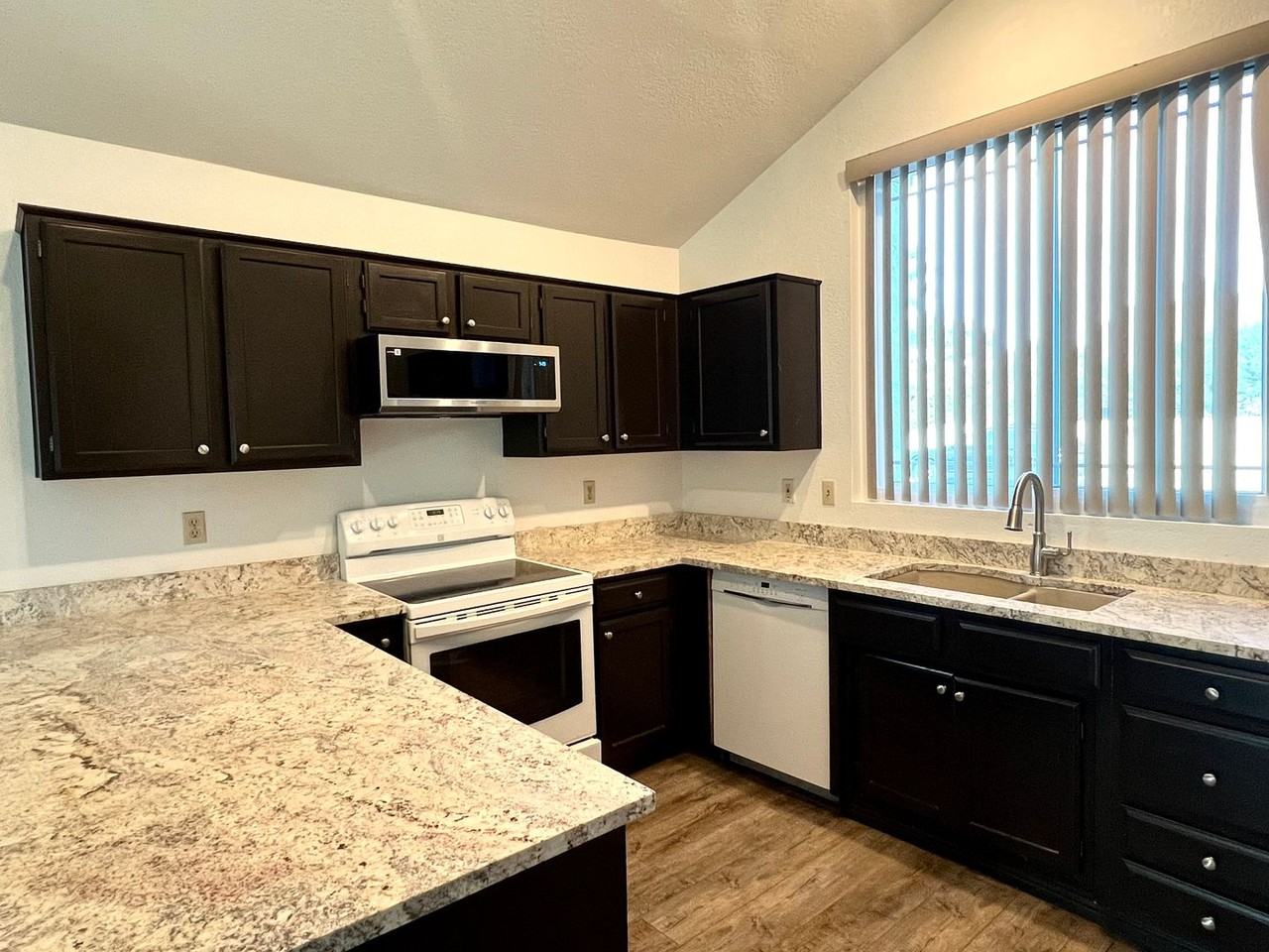 11410 N 74th Dr - Photo 3 of 25