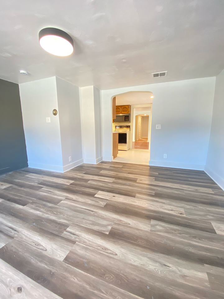 2409 Omro Rd - Photo 3 of 28