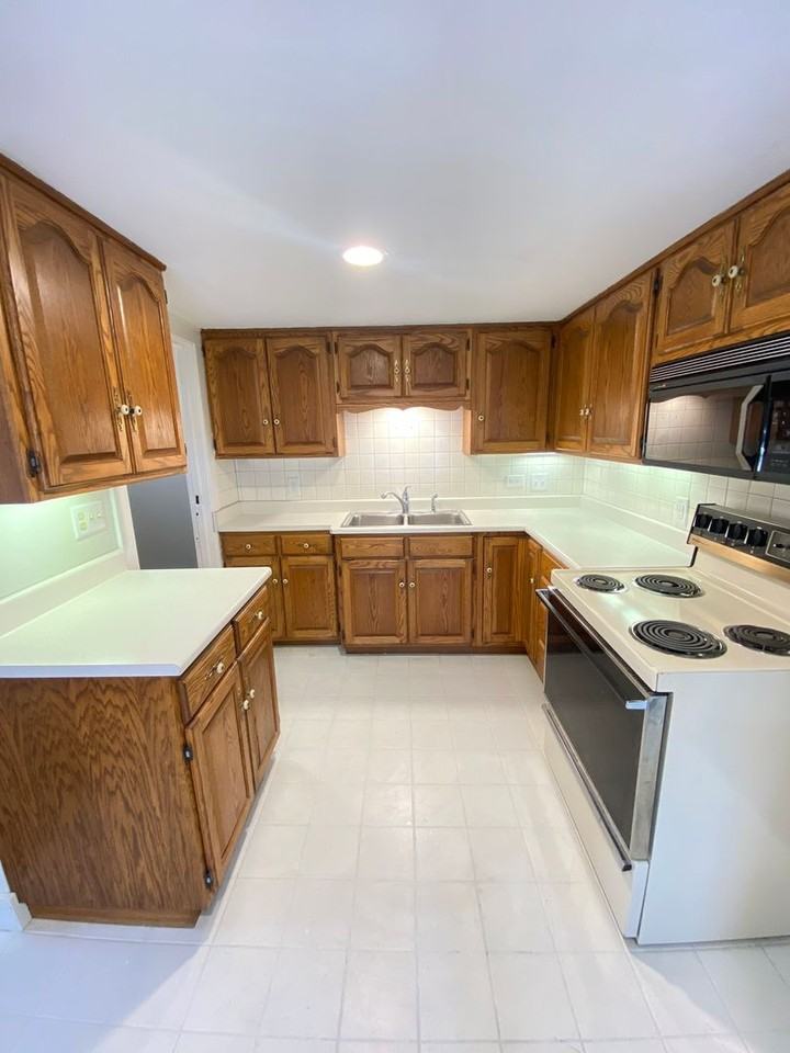 2409 Omro Rd - Photo 4 of 28