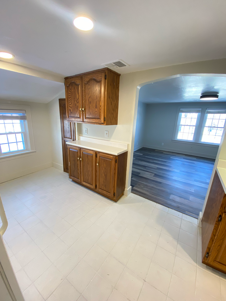 2409 Omro Rd - Photo 6 of 28