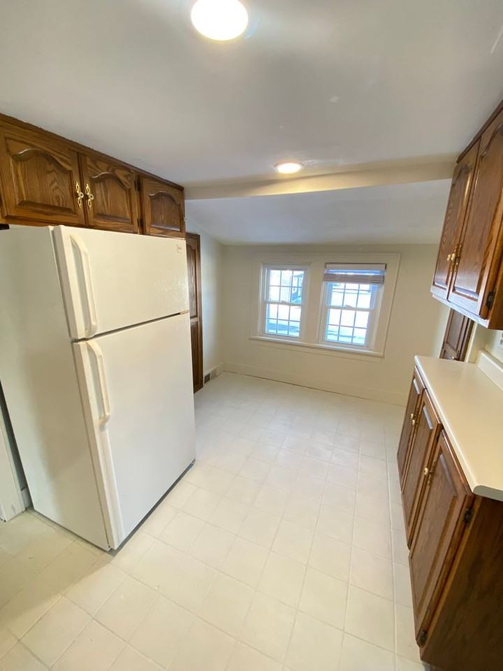 2409 Omro Rd - Photo 7 of 28