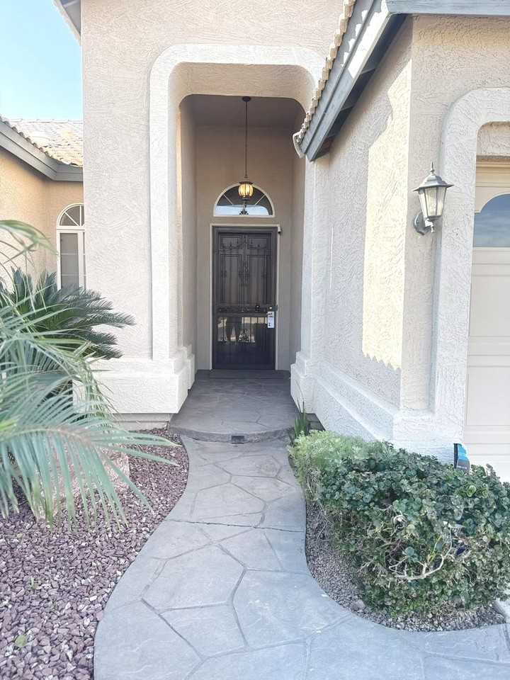 321 W Pecan Pl - Photo 3 of 48