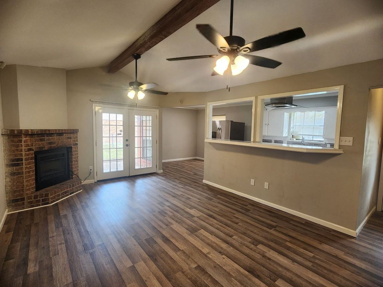 948 N Lakewood Dr - Photo 2 of 10