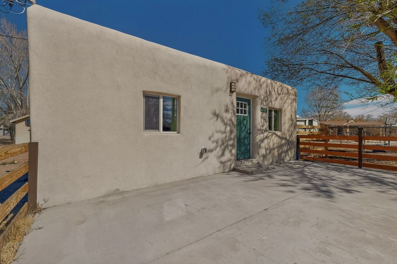 1717 Gonzales Rd Sw - Photo 7 of 41