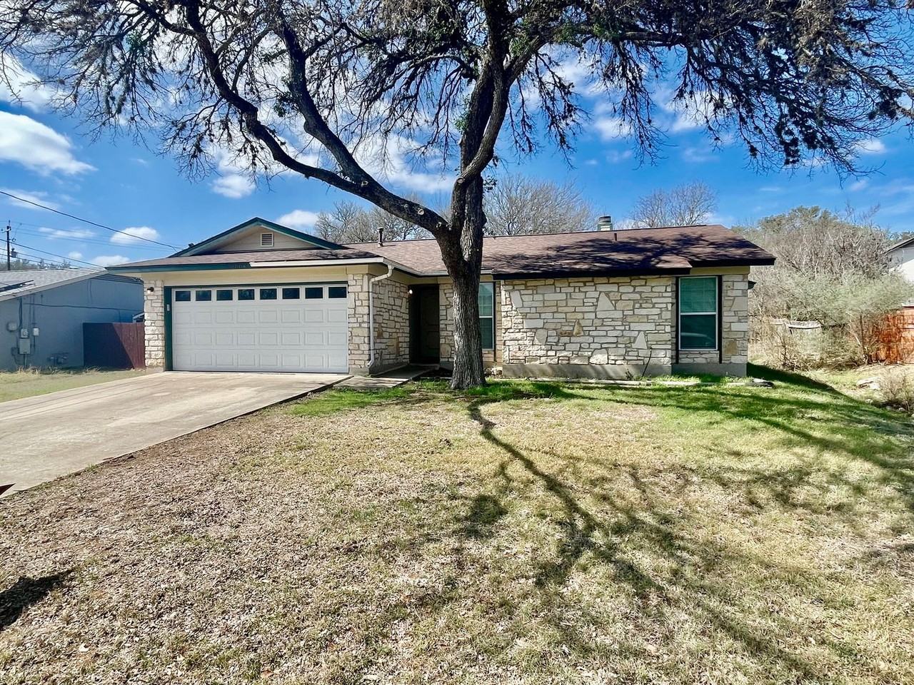 2004 Lisa Ln - Photo 2 of 20