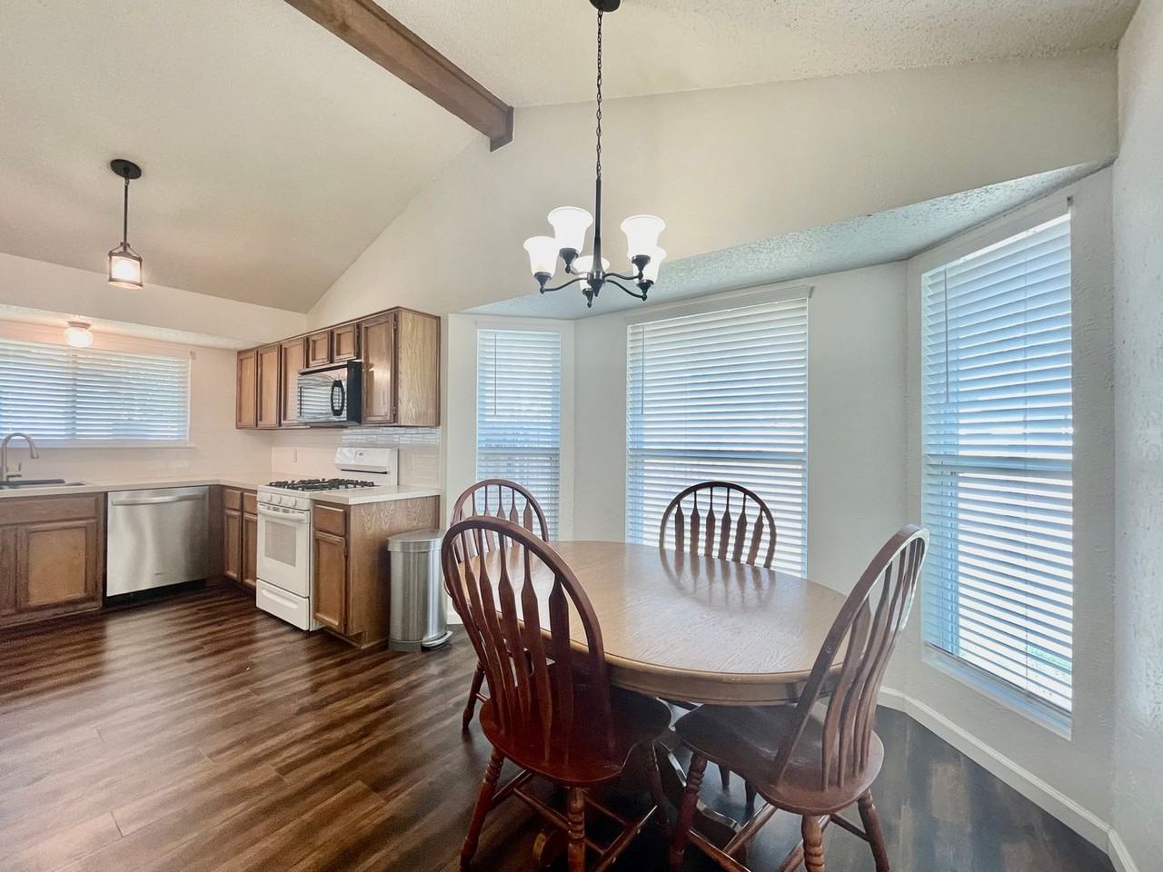 2004 Lisa Ln - Photo 5 of 20