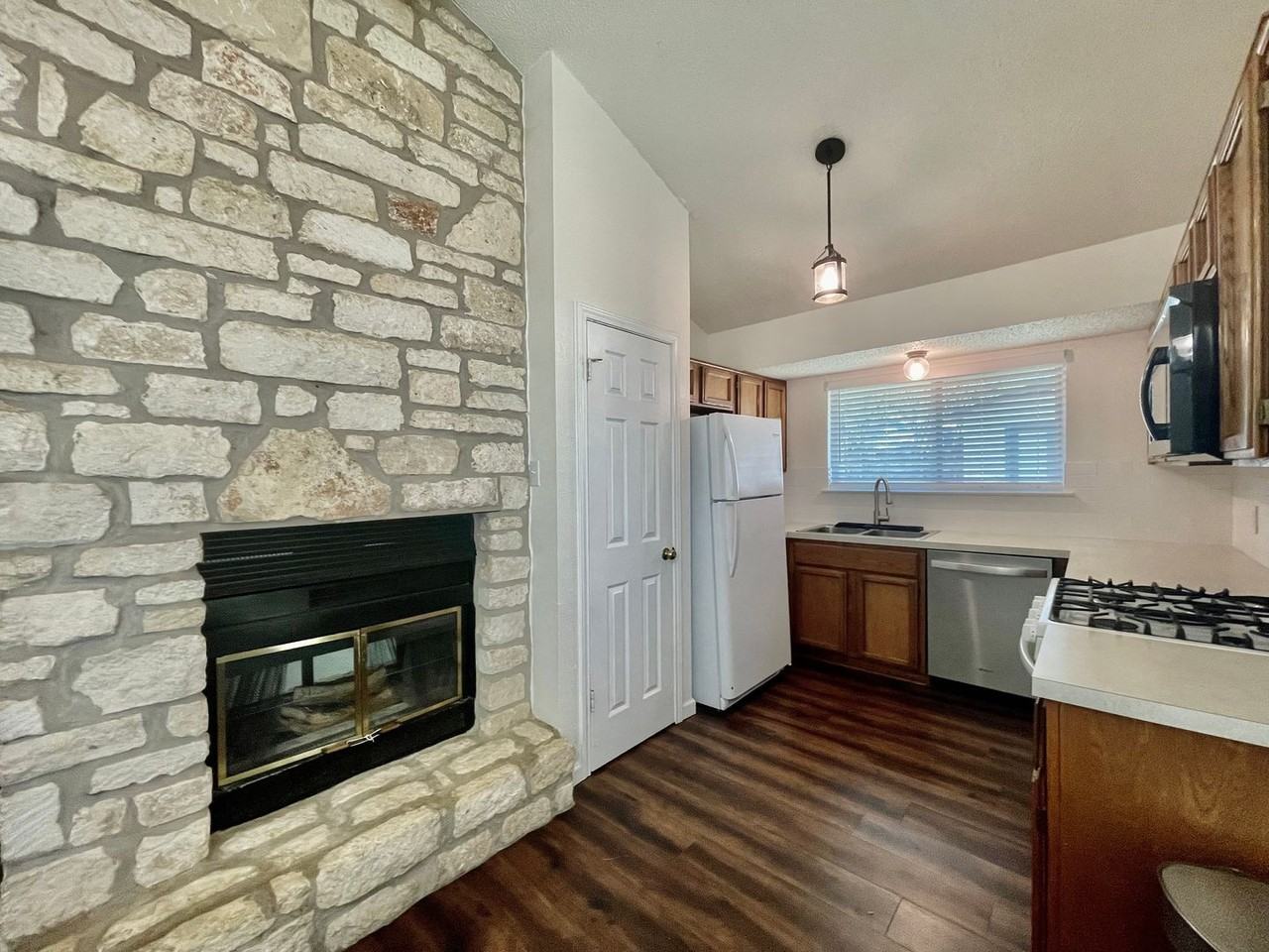 2004 Lisa Ln - Photo 6 of 20