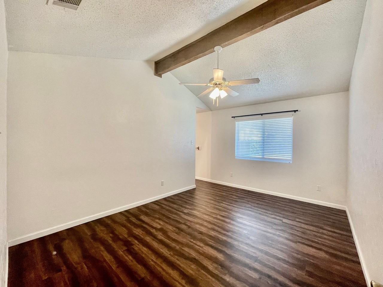 2004 Lisa Ln - Photo 7 of 20