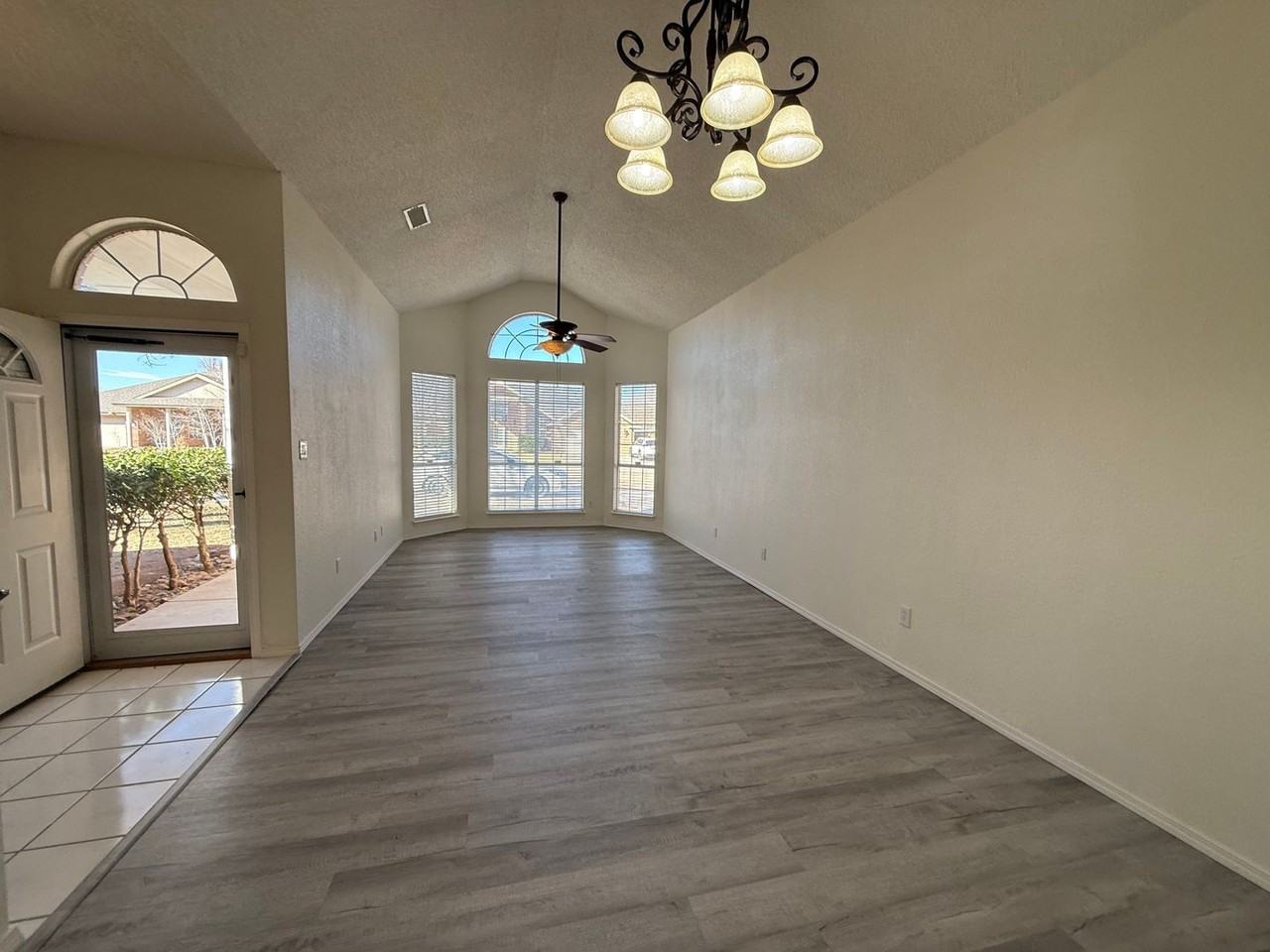 1113 Rosewood Dr - Photo 2 of 45