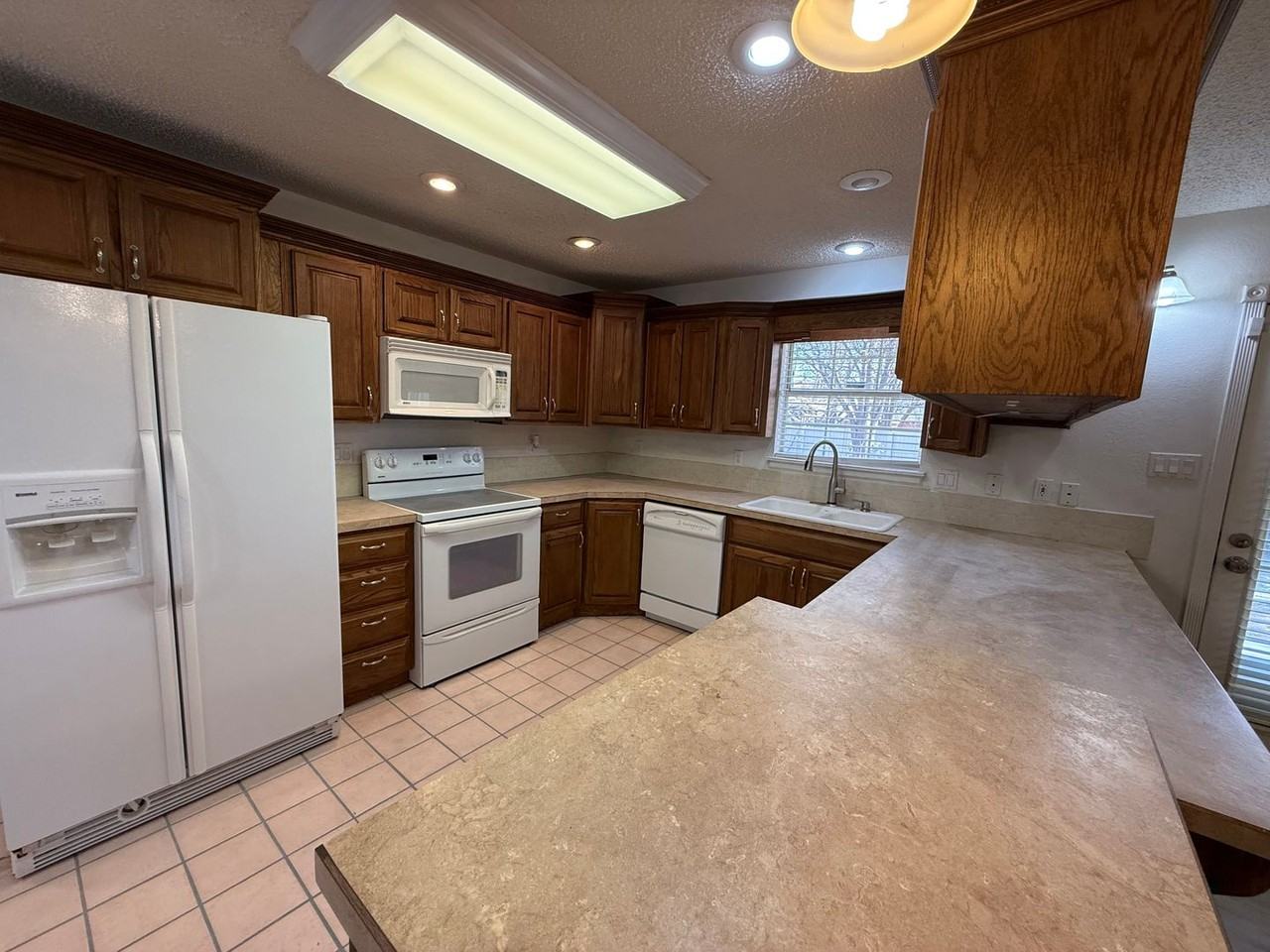 1113 Rosewood Dr - Photo 5 of 45