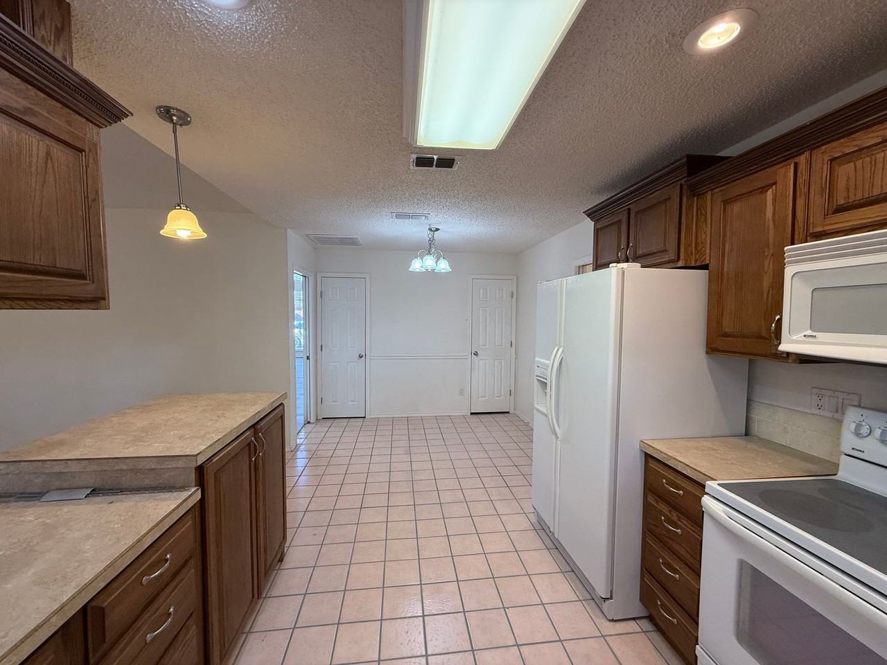 1113 Rosewood Dr - Photo 6 of 45