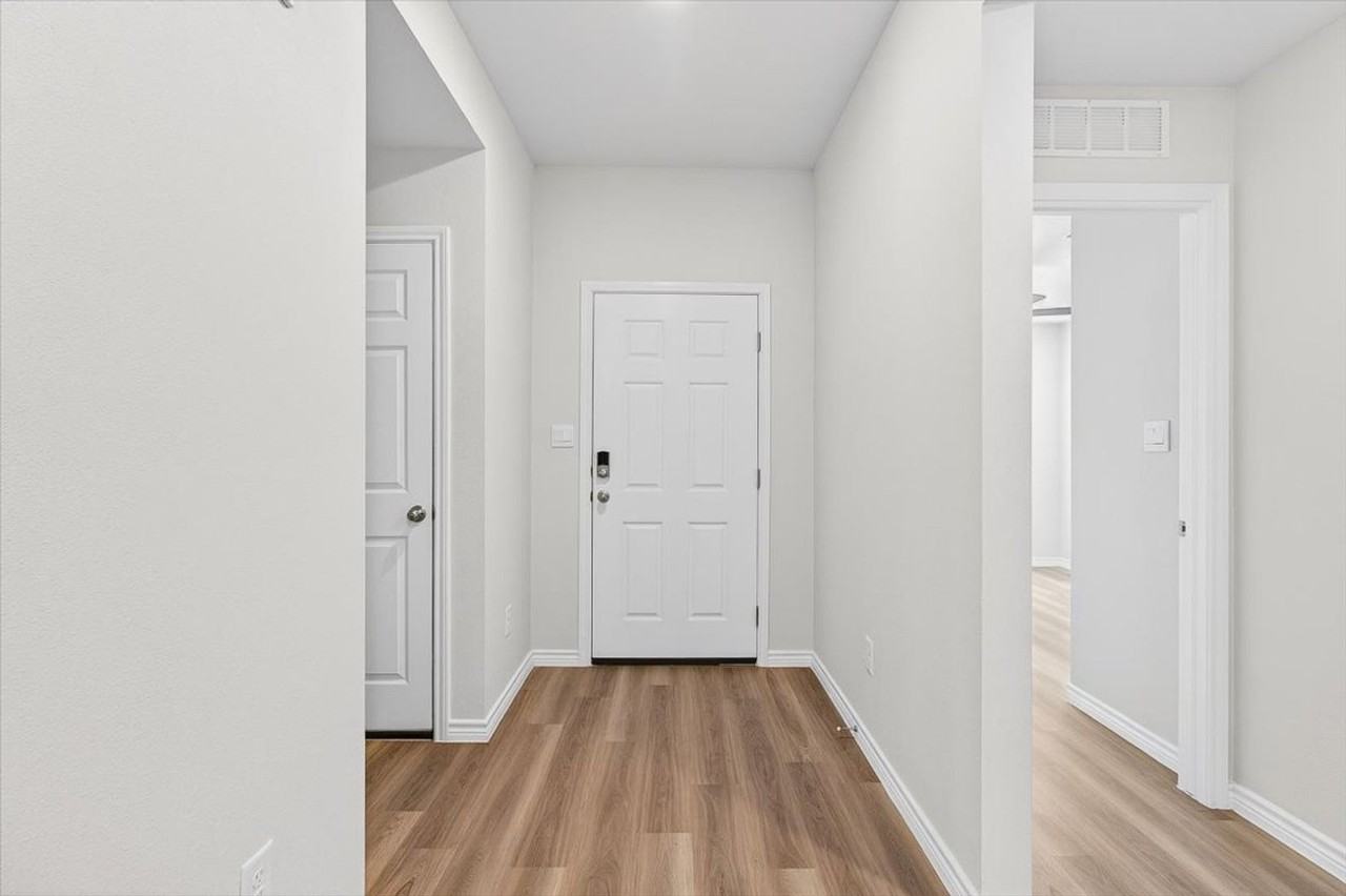 1626 Comfy Way - Photo 3 of 48