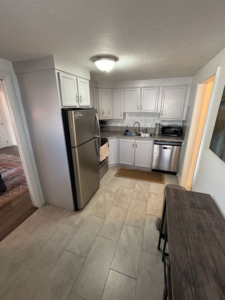 517 N 900 W - Photo 3 of 8