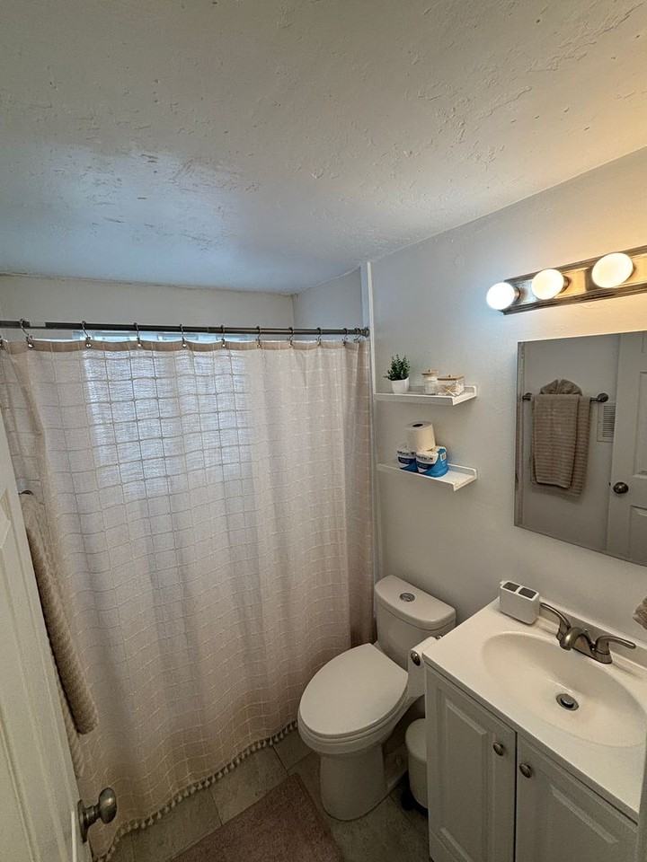 517 N 900 W - Photo 4 of 8