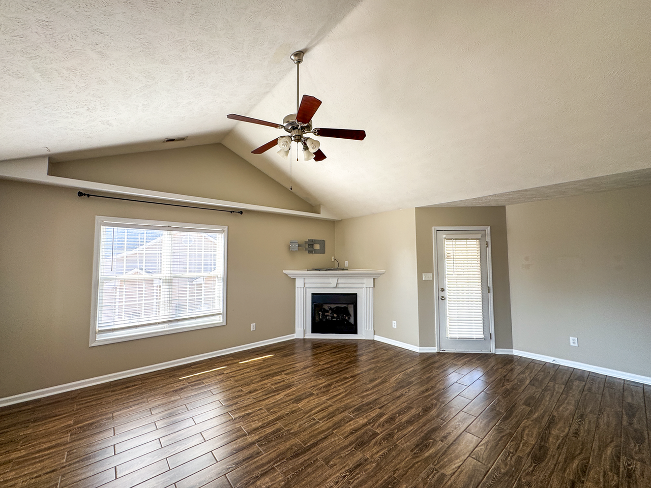 7806 Rosewood Ave - Photo 2 of 25