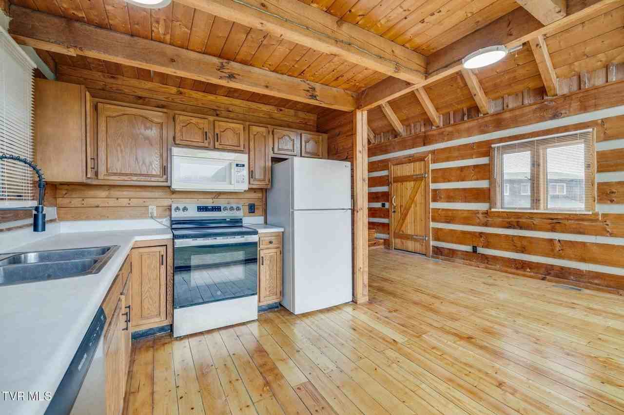 West Allens Bridge Rd Apartments - Photo 6 of 47