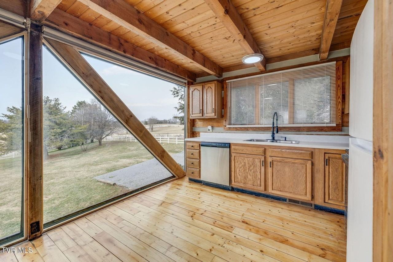 West Allens Bridge Rd Apartments - Photo 7 of 47