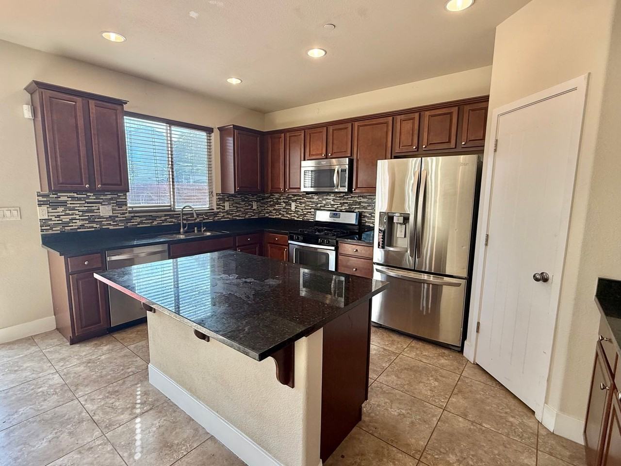 1661 Panorama Dr - Photo 3 of 35