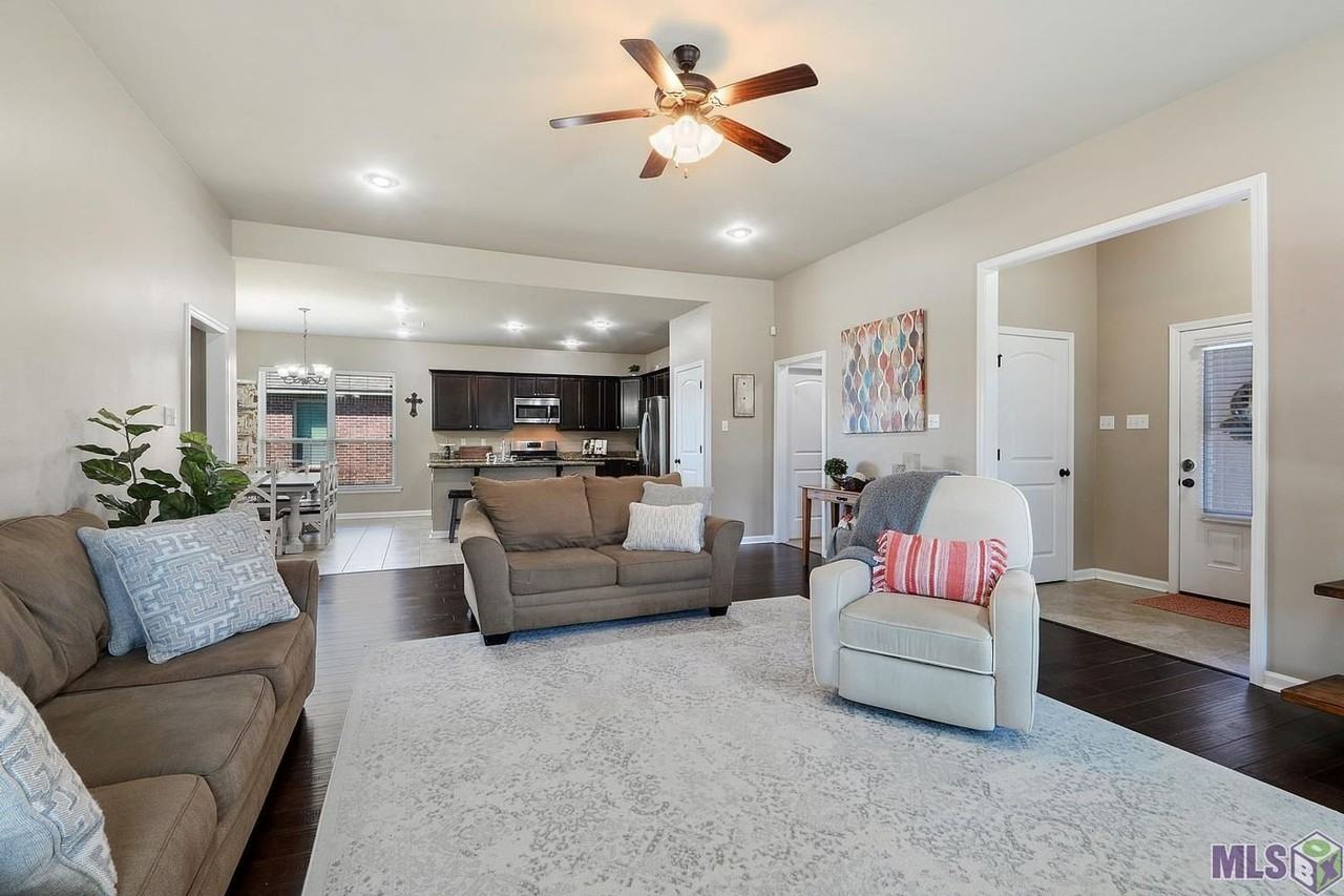 644 Greenwich Dr - Photo 2 of 11