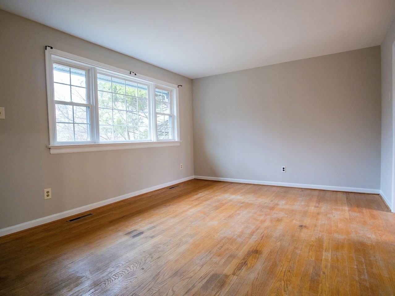 1321 Warminster Dr - Photo 5 of 27