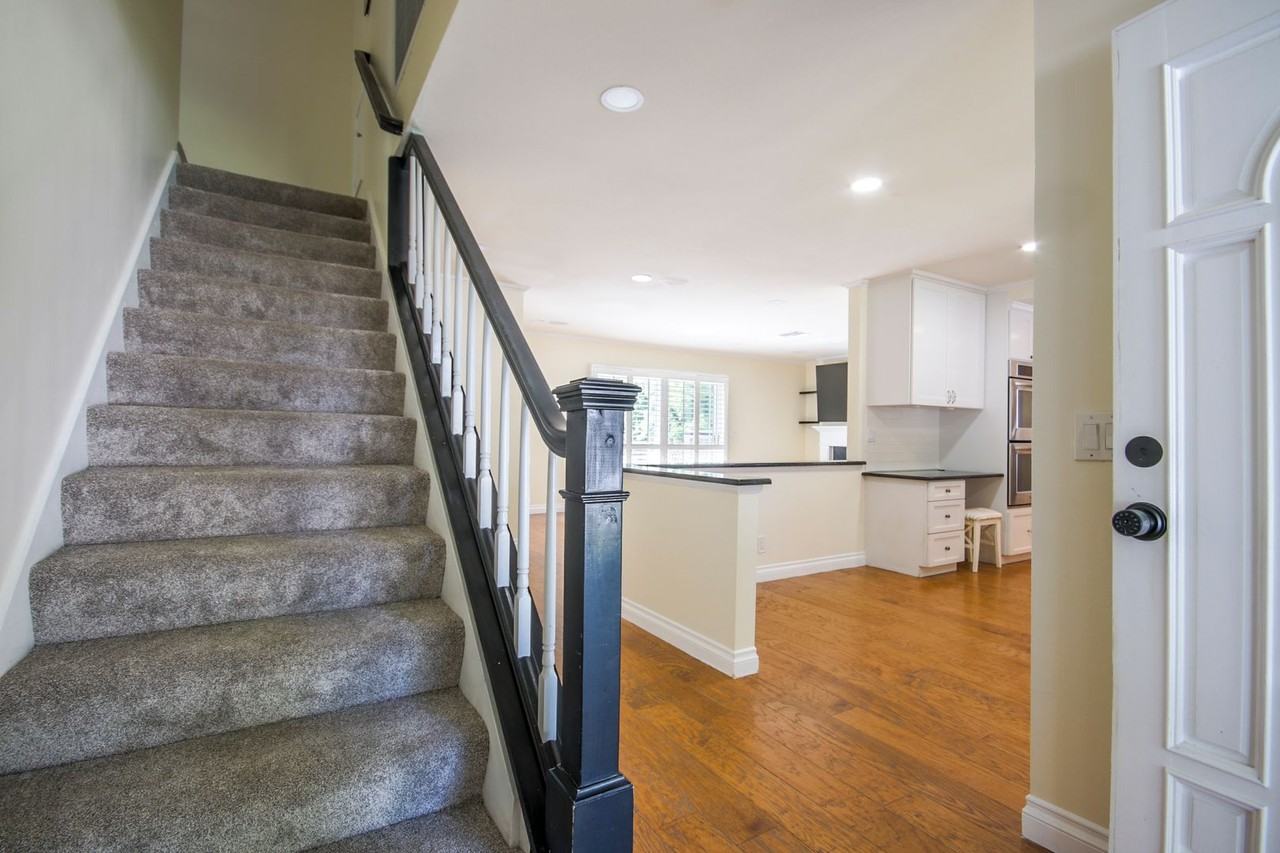 6262 Heil Ave - Photo 2 of 30