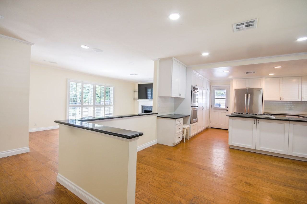 6262 Heil Ave - Photo 3 of 30