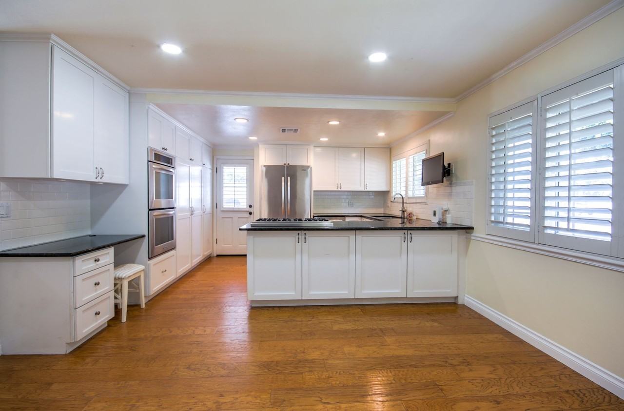 6262 Heil Ave - Photo 6 of 30