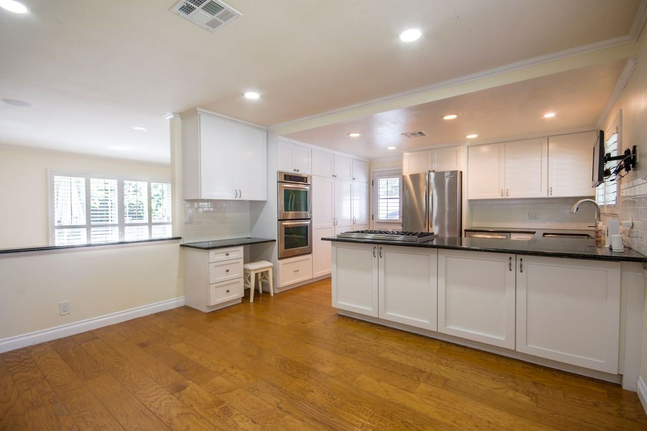 6262 Heil Ave - Photo 7 of 30