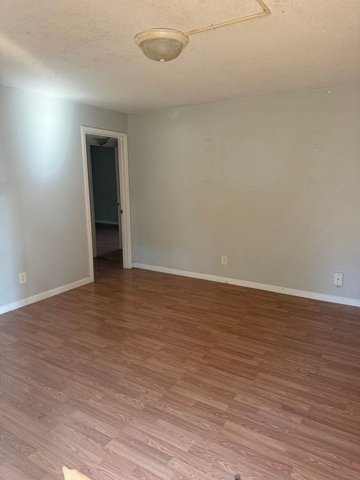 2030 Ridgeview Dr Nw - Photo 3 of 6