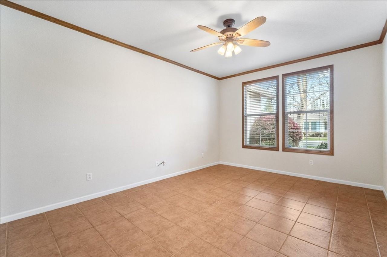 1073 Huntly Dr - Photo 5 of 33