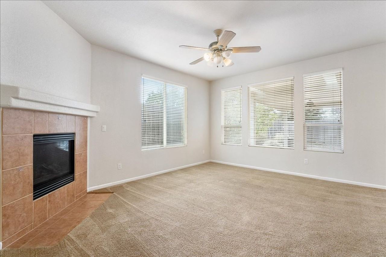 1073 Huntly Dr - Photo 7 of 33