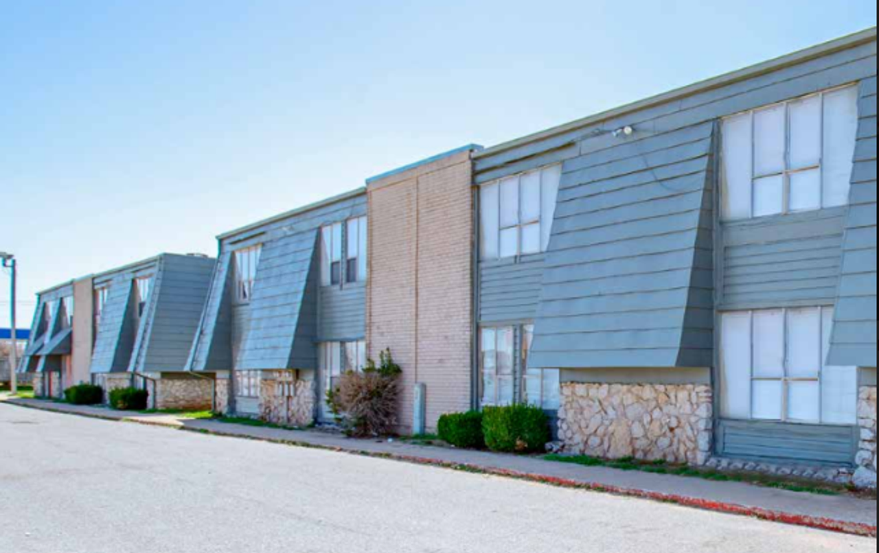 Windsor Gardens Apartments - Photo 3 of 12