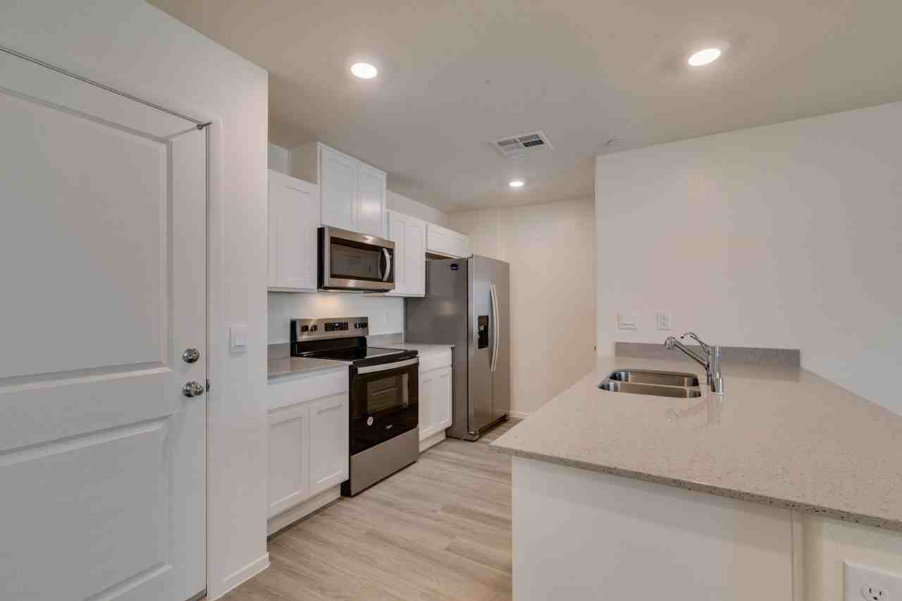 7379 Craig Cove Ct - Photo 3 of 16