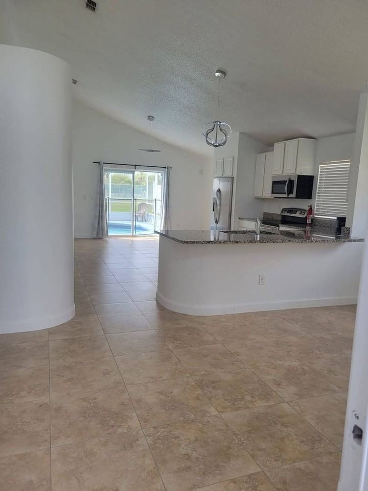 2304 Anhinga Dr - Photo 3 of 13