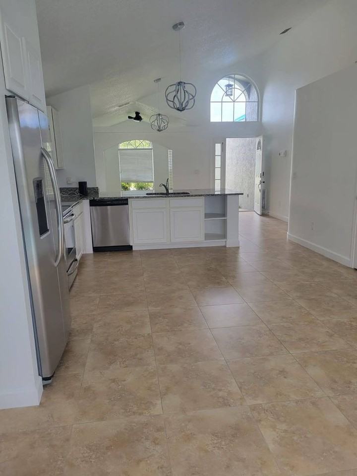 2304 Anhinga Dr - Photo 4 of 13