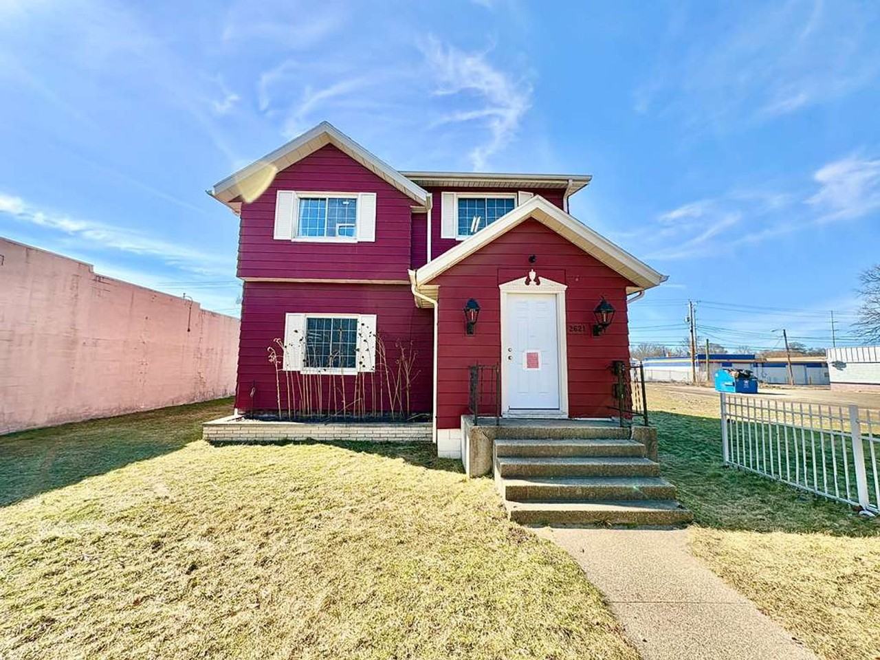 2621 S Michigan St - Photo 2 of 8