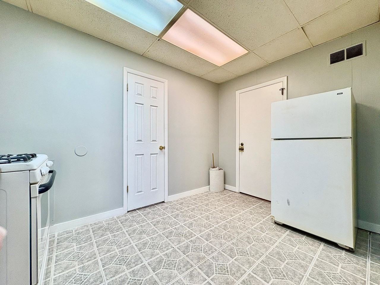 2621 S Michigan St - Photo 5 of 8