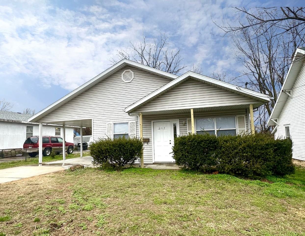 2117 N Lexington Ave - Photo 2 of 16