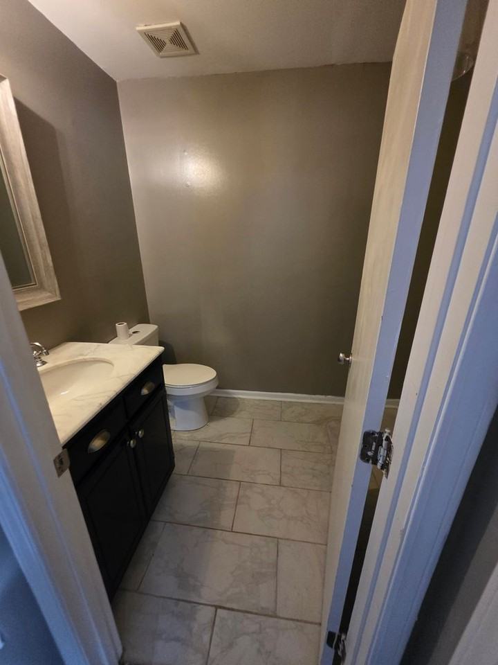 2220 Woodridge Ln - Photo 3 of 14