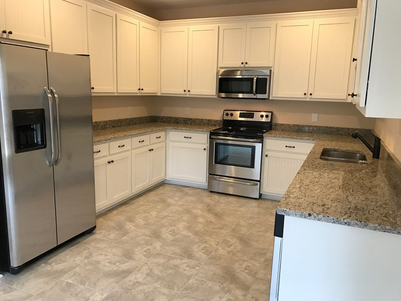 1605 N Camden Dr - Photo 5 of 14