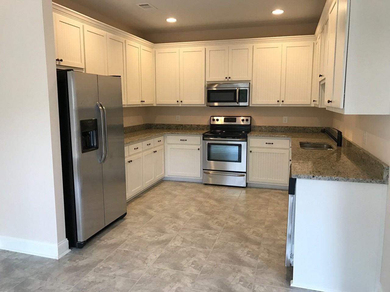 1605 N Camden Dr - Photo 6 of 14