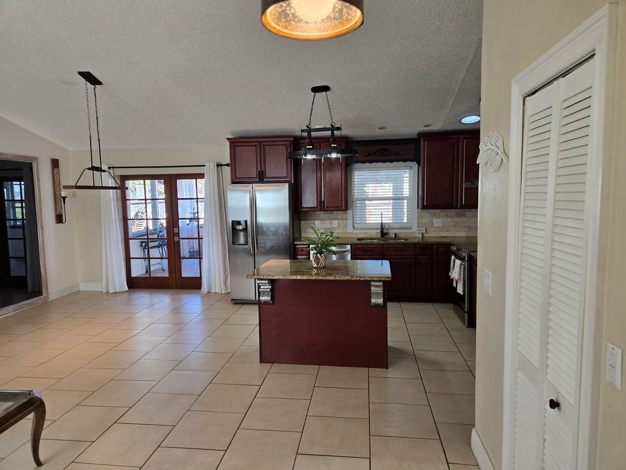 1921 Algonquin Ave - Photo 3 of 14